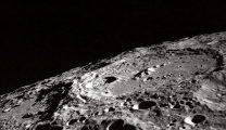 Российские ученые обнаружили в лунном грунте фрагмент астероида
